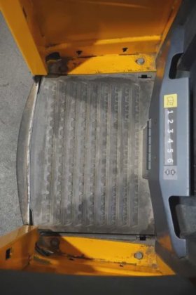 永恒力低叉车驾驶室