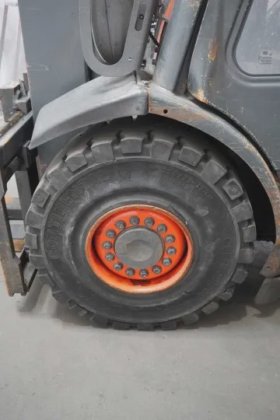 林德四轮前叉车