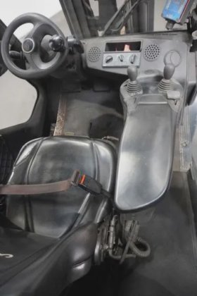 林德四轮前叉车