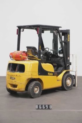 耶鲁四轮前装载机