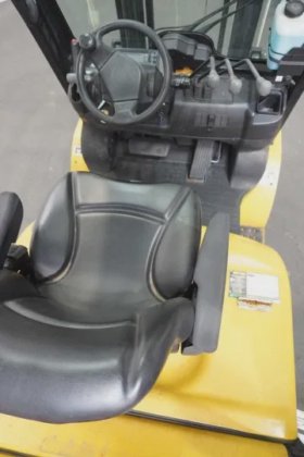 耶鲁四轮前装载机