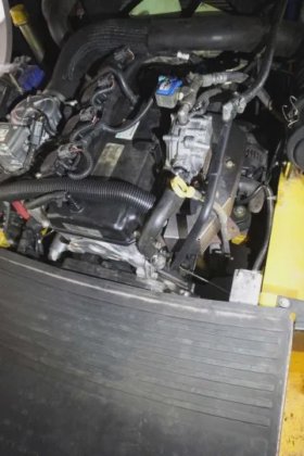 耶鲁四轮前装载机