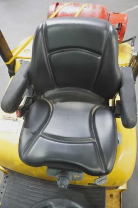 耶鲁四轮前装载机