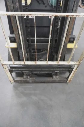 耶鲁四轮前装载机