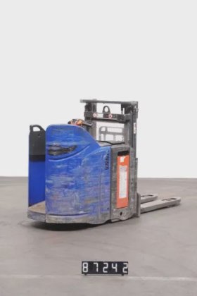 林德高举叉车驾驶室