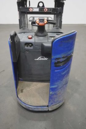 林德高举叉车驾驶室