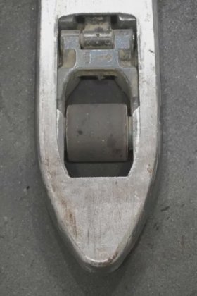 林德高举叉车驾驶室