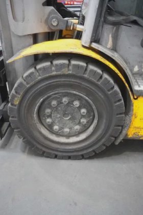 永恒力四轮前叉车