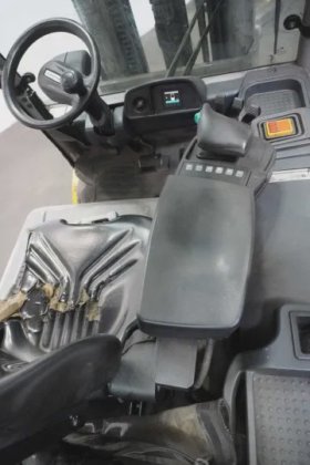 永恒力四轮前叉车