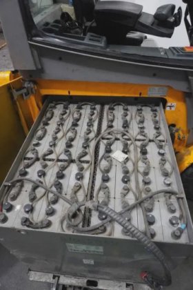 永恒力四轮前叉车