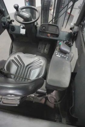 永恒力四轮前叉车