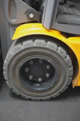 永恒力三轮前叉车