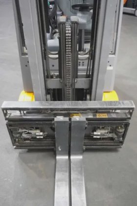 永恒力三轮前叉车