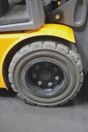 永恒力三轮前叉车