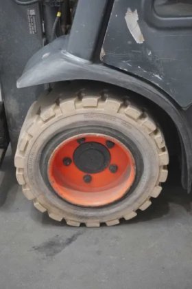 林德三轮前叉车