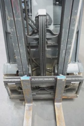 林德三轮前叉车