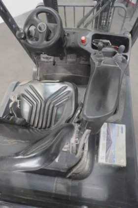 林德四轮前叉车