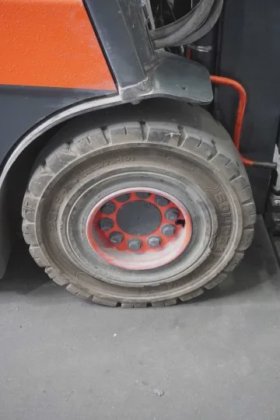 林德四轮前叉车