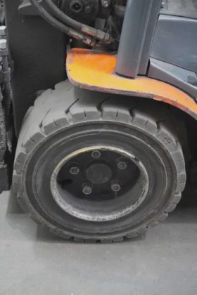 丰田四轮前装载机