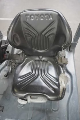 丰田四轮前装载机