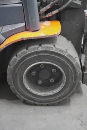 丰田四轮前装载机