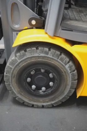 永恒力三轮前叉车