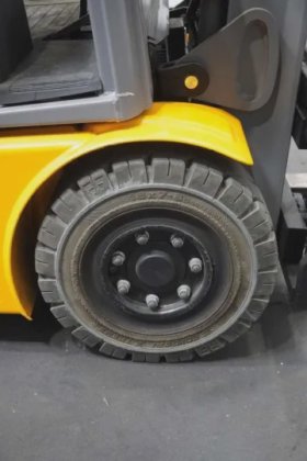 永恒力三轮前叉车