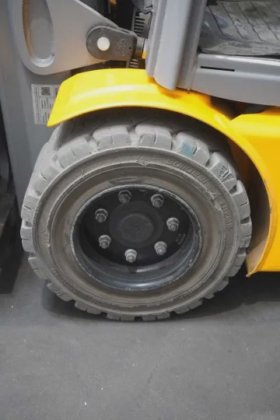 永恒力三轮前叉车