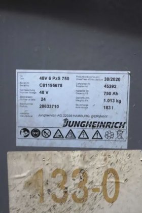 永恒力三轮前叉车