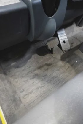 永恒力三轮前叉车