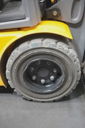 永恒力三轮前叉车