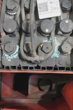 林德高举叉车牵引杆