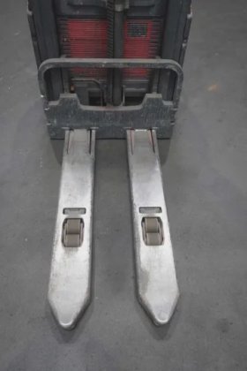 林德高举叉车牵引杆