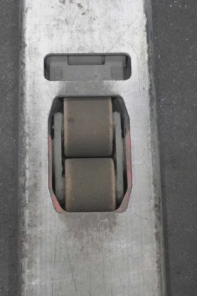 林德高举叉车牵引杆