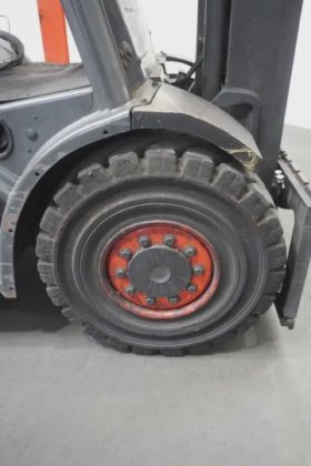 林德四轮前叉车