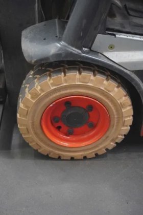 林德三轮前叉车