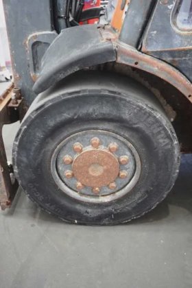 林德四轮前叉车