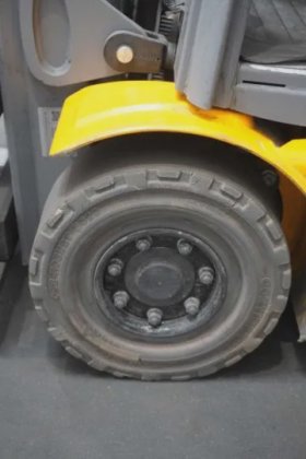 永恒力三轮前叉车