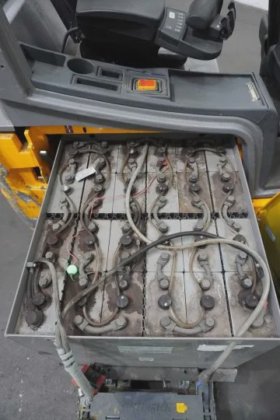 永恒力三轮前叉车