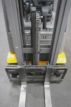 永恒力三轮前叉车