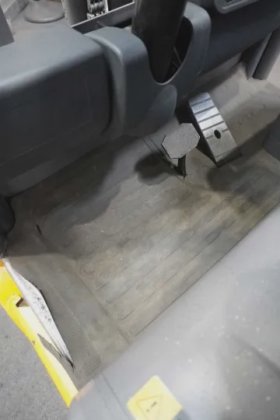 永恒力三轮前叉车