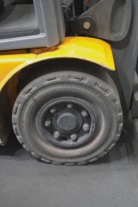 永恒力三轮前叉车