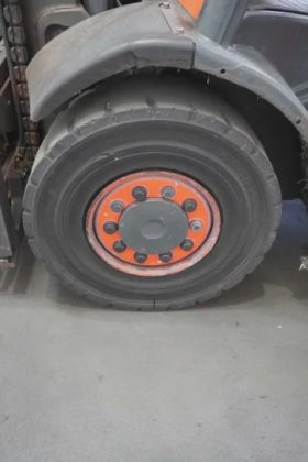 林德四轮前叉车