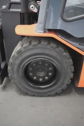 丰田四轮前装载机