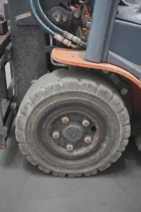 丰田三轮前装载机