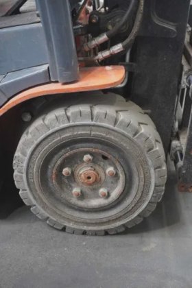 丰田三轮前装载机