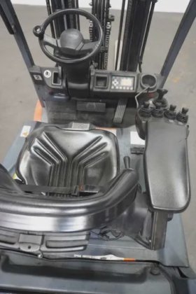 丰田四轮前装载机