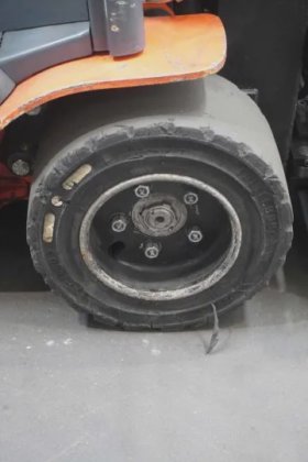 丰田四轮前装载机