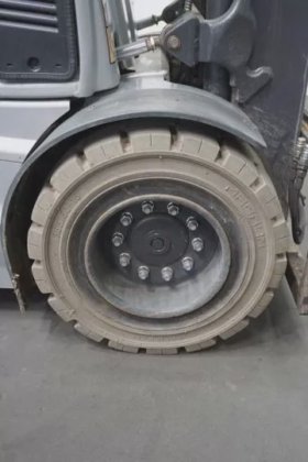 STILL 四轮前装载机