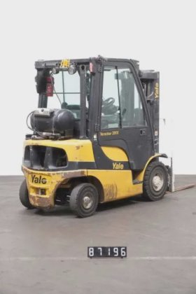 耶鲁四轮前装载机